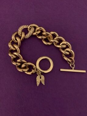Victoria’s Secret Gold Tone Chunky Chain Toggle Bracelet with Wing Charm